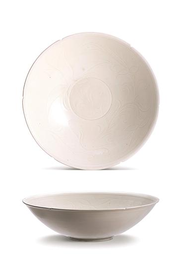 A ��Ding�� ��Lotus�� Lobed Bowl, Northern Song