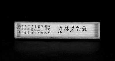 ����װ��һ�����µ�Сľ����и��ڲ��С���ˮ�����ױ���ʶ��������Ϧʰ��������ʮ�ߡ�������һ��С�ֵ���������������������֮���Ҳ��˼Ľ���˲��������ĸ����ڴˣ�����³Ѹ��������Ҳ����