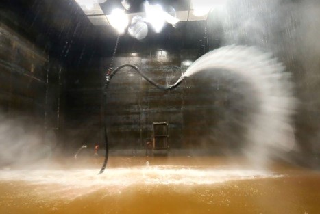 ��ԭ&�����������ɡ���2009�ꡣ�����塢��ѹҺѹ�á�����ˮ��������˨�����ӿ���ϵͳ��1700 x 2000 x 1200 ���ס��й��Ϻ����ҫ������װ���ֳ���2009�ꡣͼƬ��Ȩ����ԭ&����������