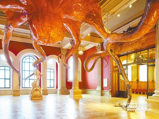 �й������һ����f2010�����Ʒ�������������ڿ������İ������߿�չ����չ������ͼƬ��ȨcADAGP�����f��Andre Morin�㡣�����f�Ͱ���kamel mennour�����ṩ�� 