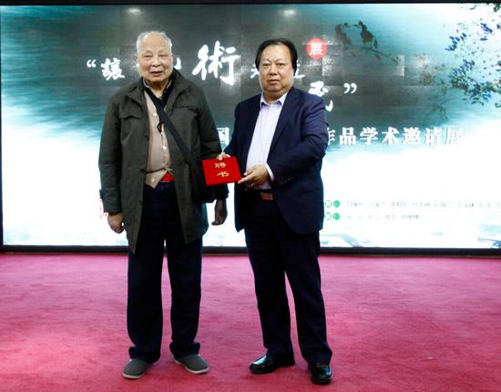 ���ղƸ�Ƹ�빨����Ϊ���ղƸ���Ժ��ί��ίԱ 